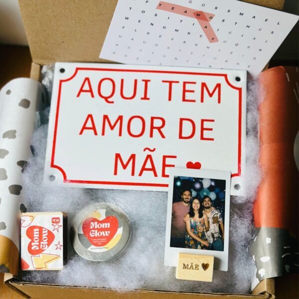 plaquinha decorativa amor de mãe + vela mom glow + fósforo mom glow + cartão + polaroid